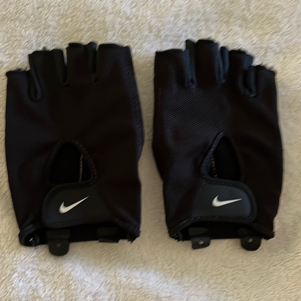Nike Fitdry Weightlifting Gloves
